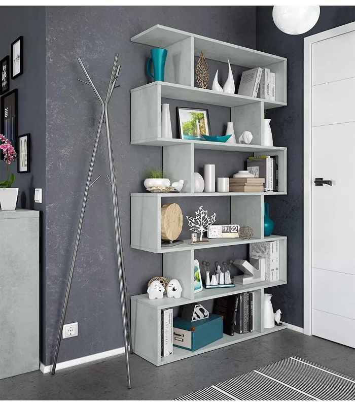 Estantería alta de cemento, diseño versátil y moderno