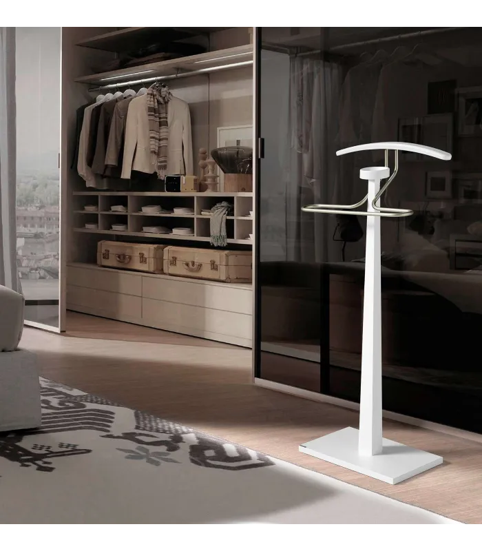 Galán blanco de madera con herraje cromado