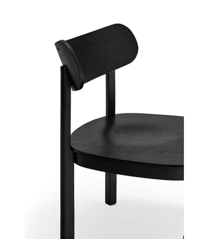 Butaca Nara en negro, elegante y cómoda.