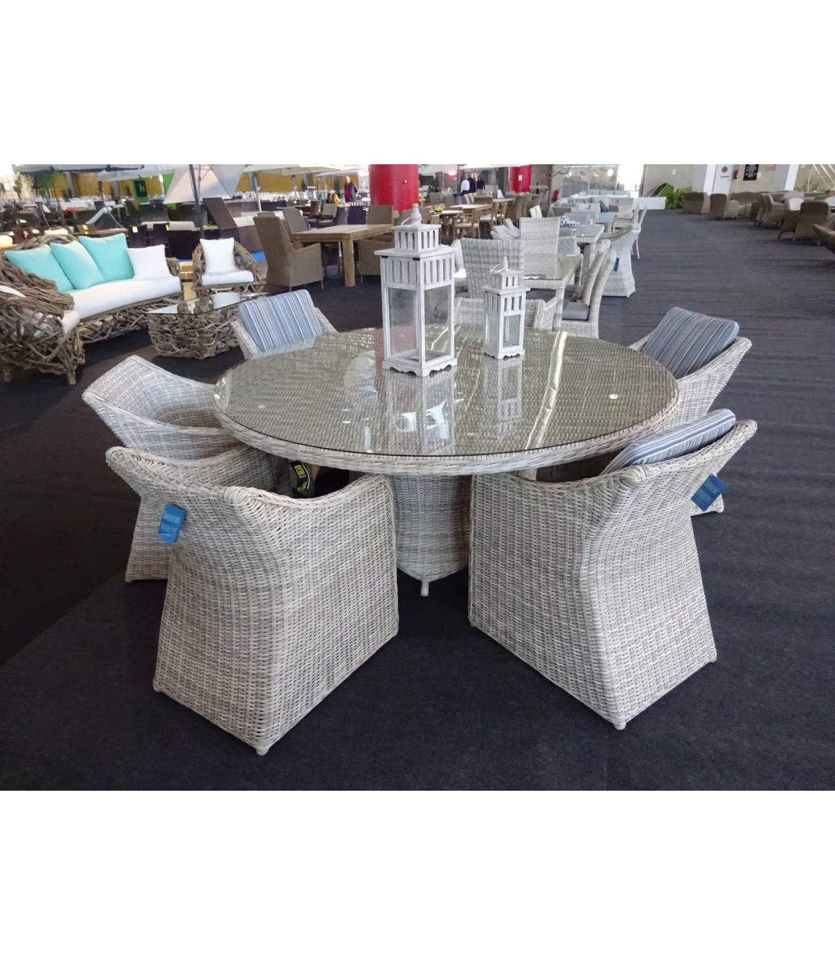 Hva Conjunto mesa redonda + 6 sillones con cojines para terraza jardín  Celebes-150/6, Médula Luxe.