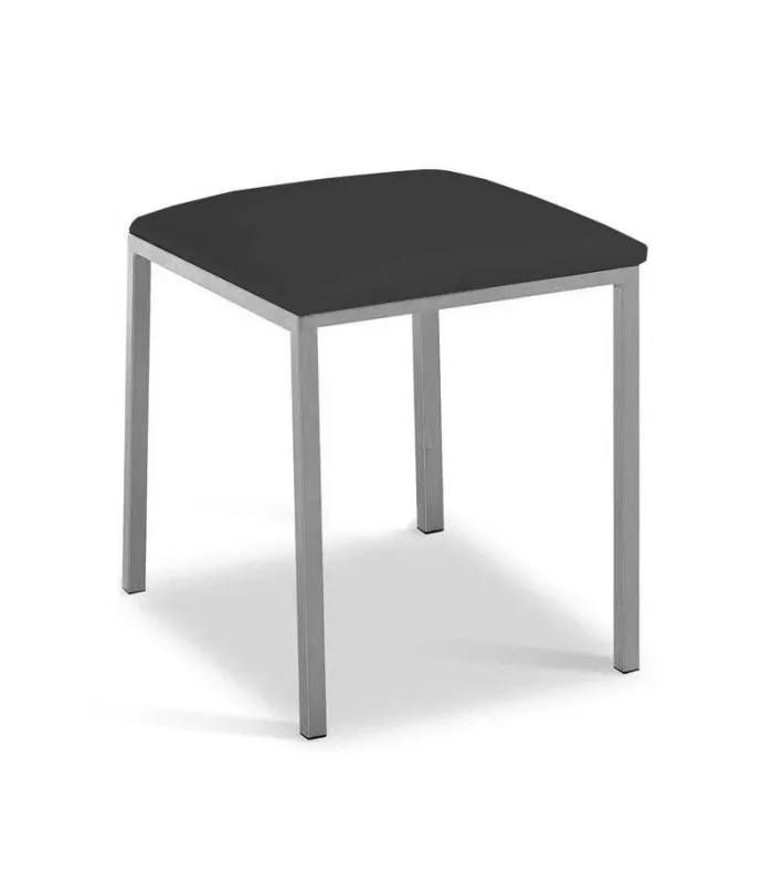Pack de 4 taburetes bajos modernos en negro.