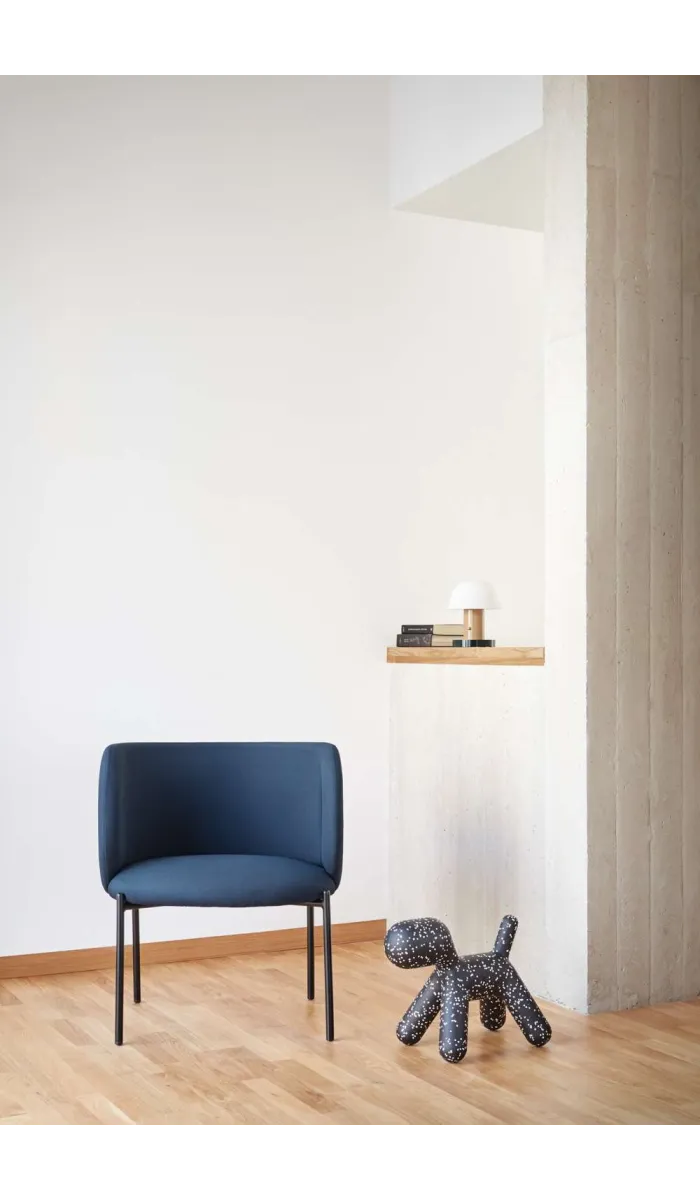 Poltrona Mogi: estilo moderno e conforto azul marinho