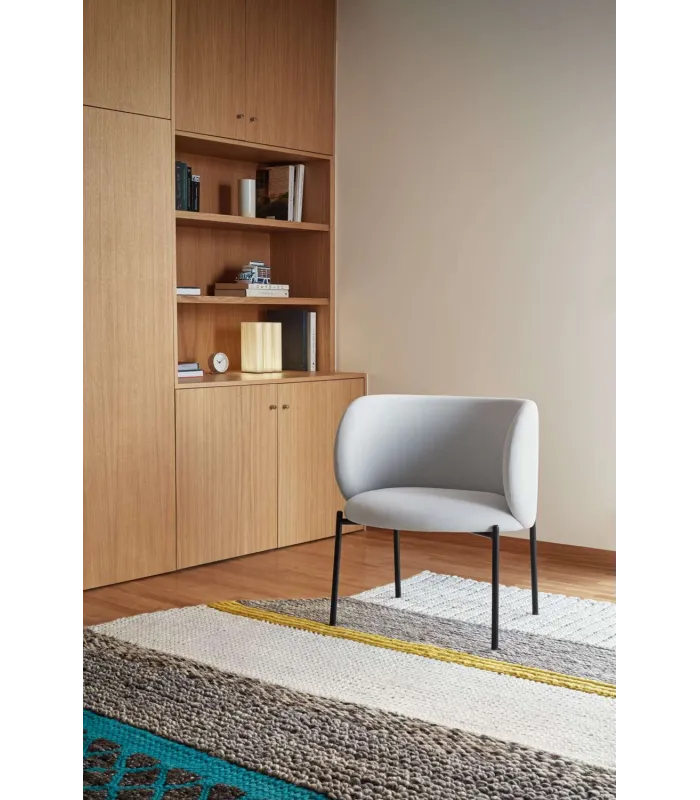 Butaca Mogi gris claro, elegante y moderna