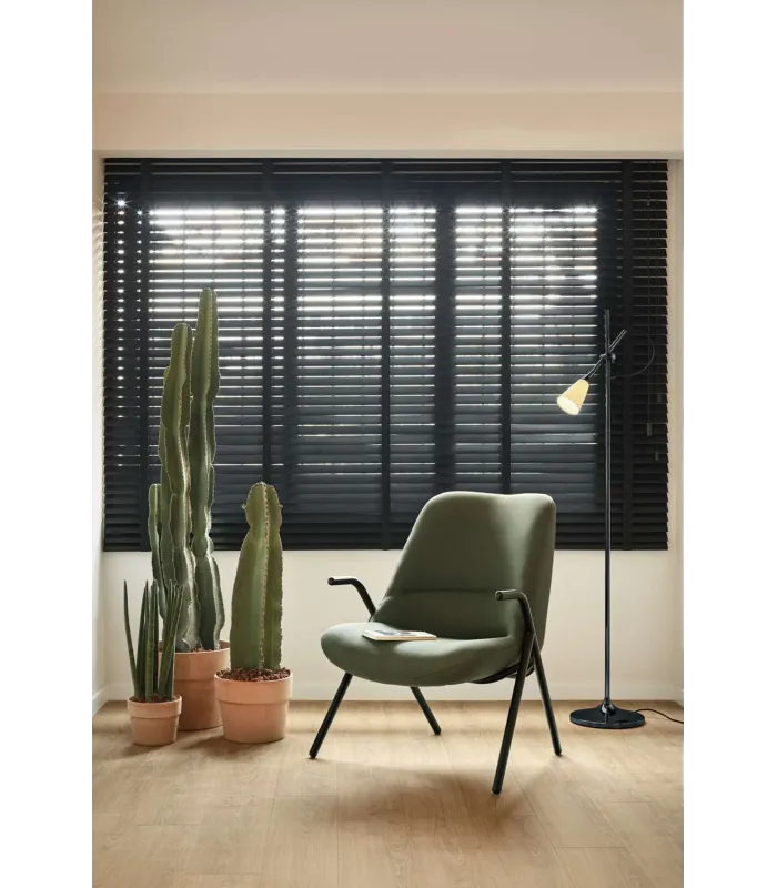Butaca modelo Dins en tela verde oscuro, medidas 77x83x90