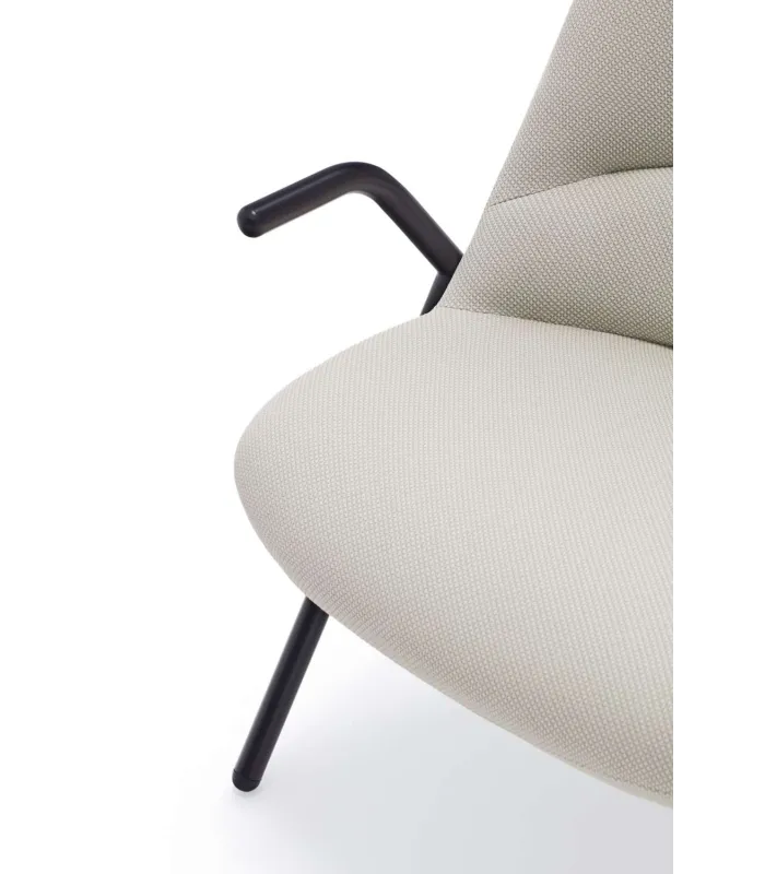 Butaca Dins-Alta tapizada color crema, 81x114x83 cm