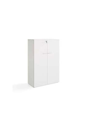Guarda-roupa médio branco com portas trancadas