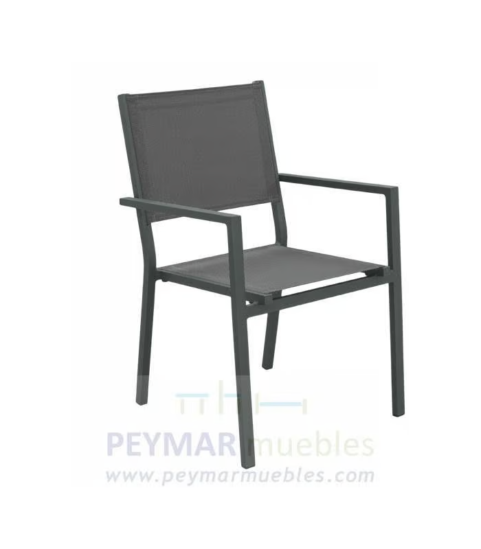 Terraço com mesa e poltronas para jardim elegante