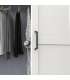 Armoire Turin avec 3 portes battantes et 3 tiroirs.