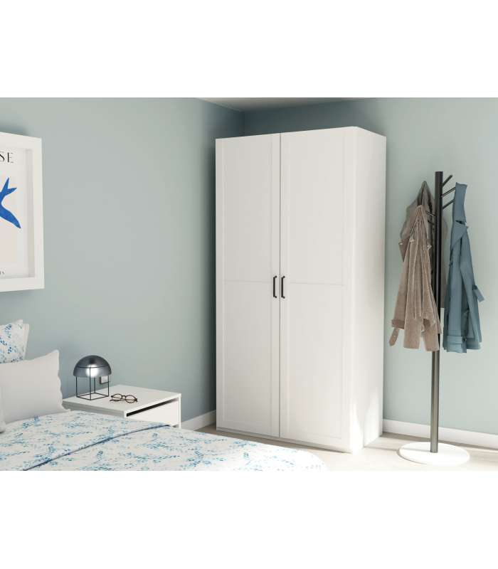 Armoire Turin avec 3 portes battantes et 3 tiroirs.