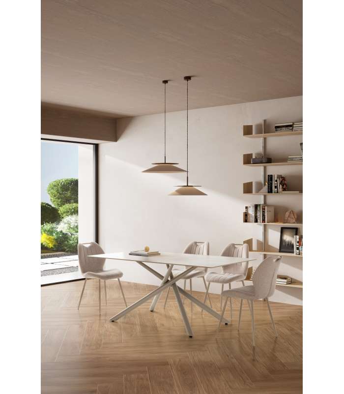Elegante e moderna mesa de jantar para sua casa