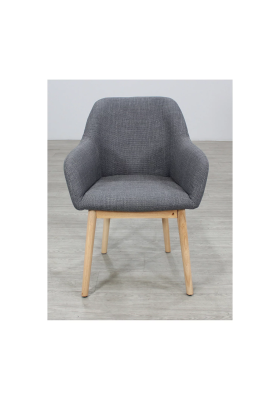 Sillón Gilda  elegante y cómodo en textil gris.