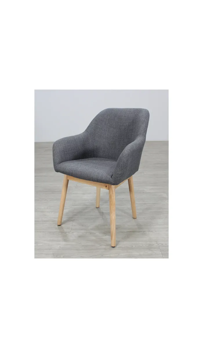 Sillón Gilda  elegante y cómodo en textil gris.